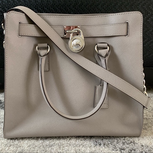 Michael Kors Handbags - Michael Kors Hamilton tote bag LIKE NEW